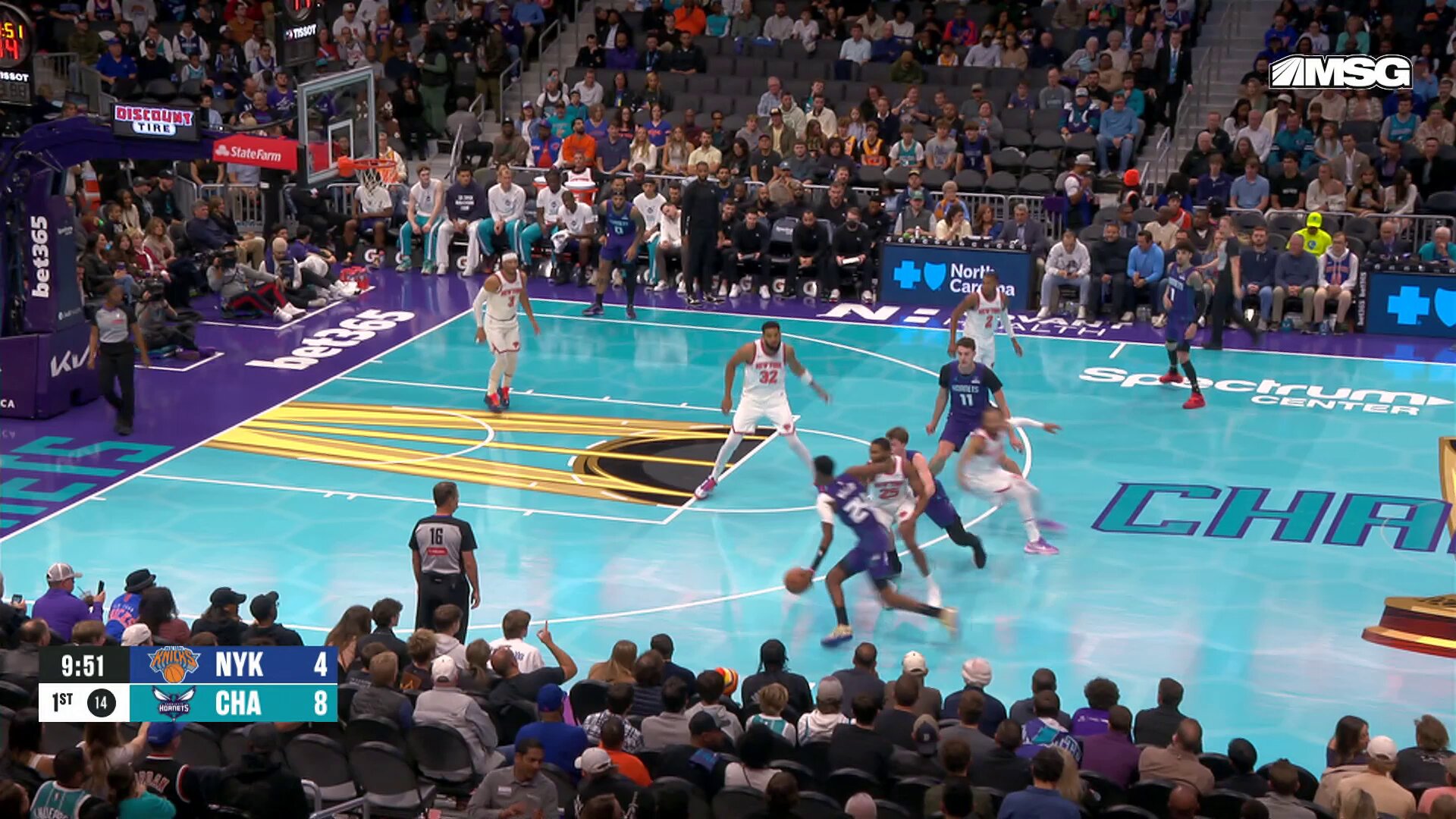 NOVA KNICKS: turning defense to offense!

Mikal Bridges swat... Josh Hart three-pointer.

 NYK-CHA • East Group C 
@emirates NBA Cup on NBA League Pass