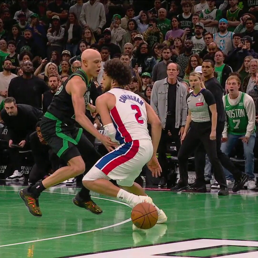 CLUTCH PLAY BY DERRICK WHITE.

1-POINT GAME ON ESPN.

 DET-BOS • East Group B 
 @emirates NBA Cup on ESPN: