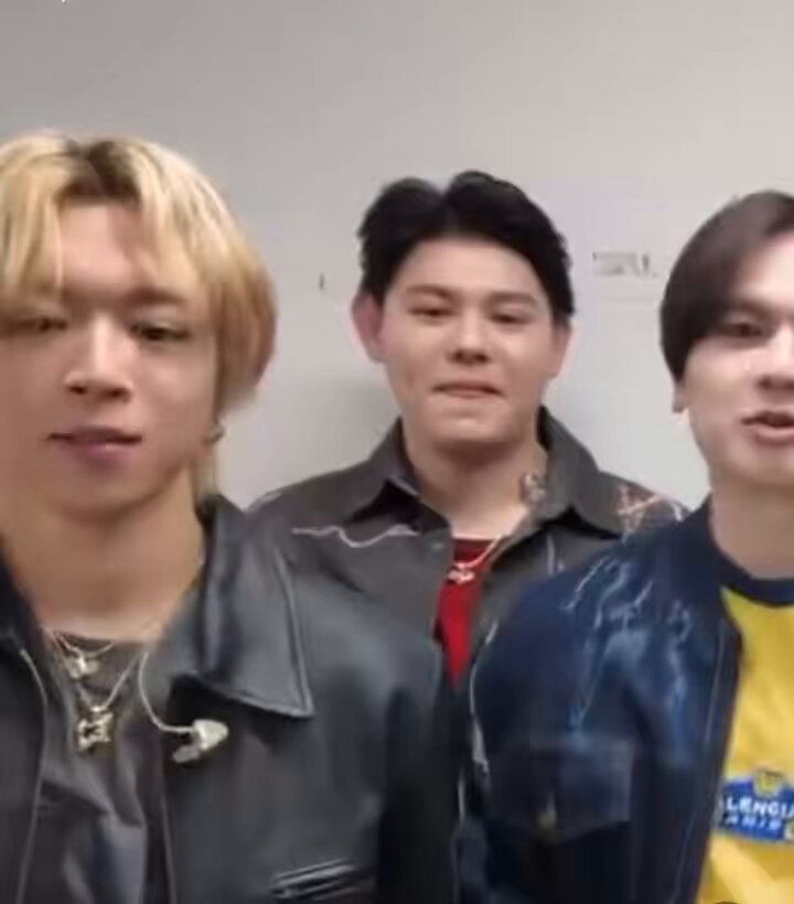 レオくん可愛い💕可愛い💕 スクリーンX探して行くよ レオくんが ご飯