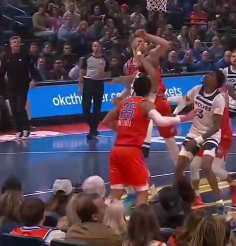 Rudy Gobert hits Isaiah Hartenstein in the face.

Eject him already! 😡

 