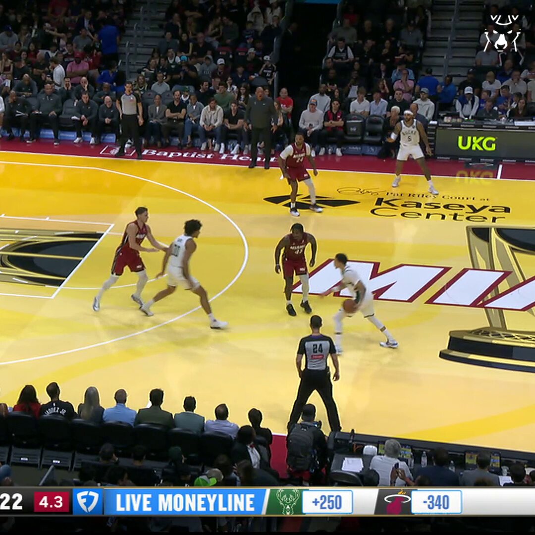 Ry with the stepback bullseye. 🎯

20 points and counting. 