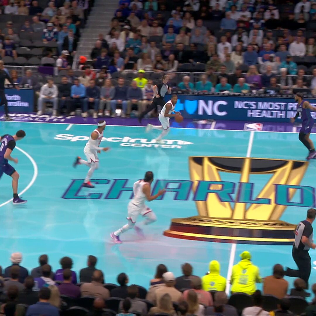 Jalen Brunson's 33 lifts the Knicks over the Hornets!

New York moves to 2-1 in East Group C play 👏 