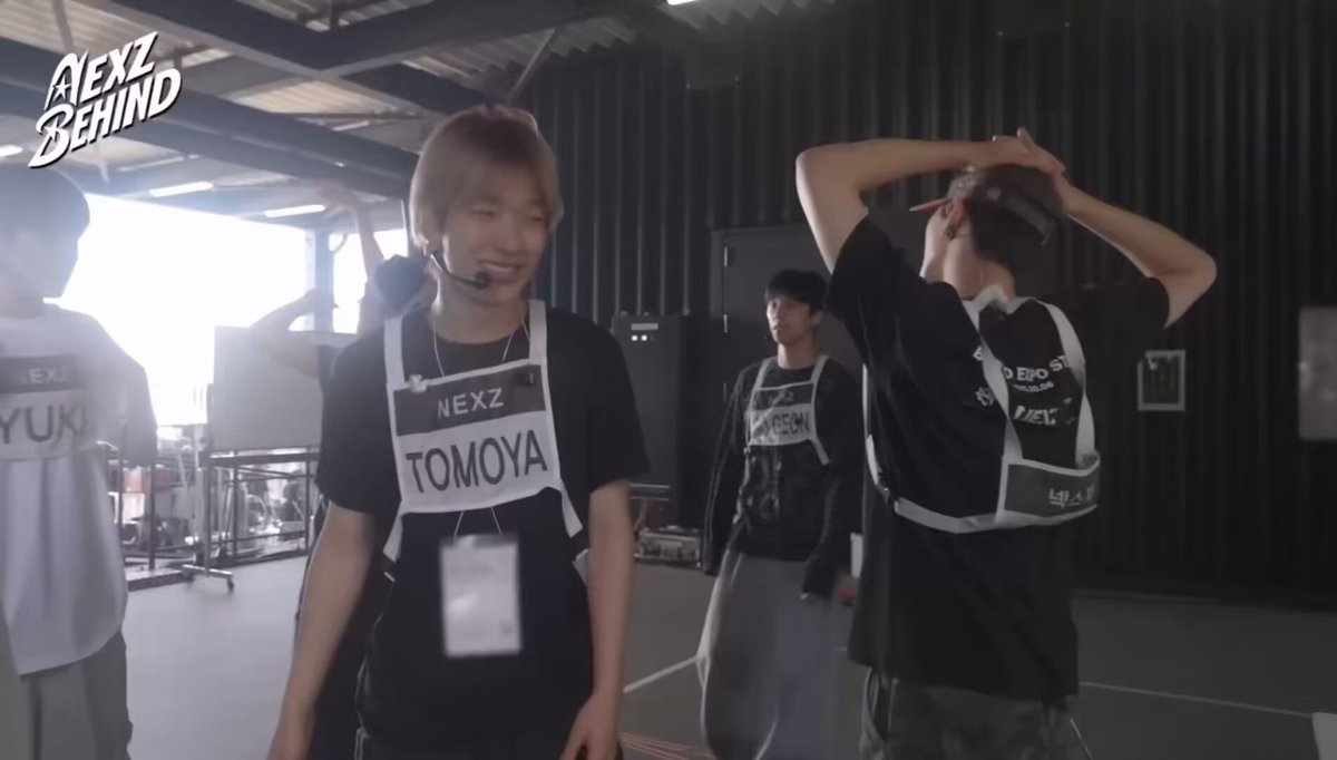 ユウキページ Behindでたまに出てくる、ちょっと離れた所で歌の練習してるユウキの姿