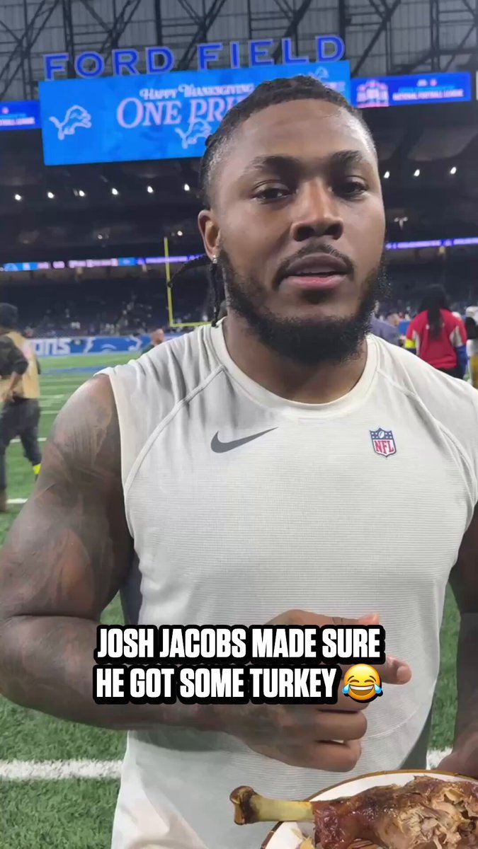 Taking that turkey leg back to Green Bay 😭 