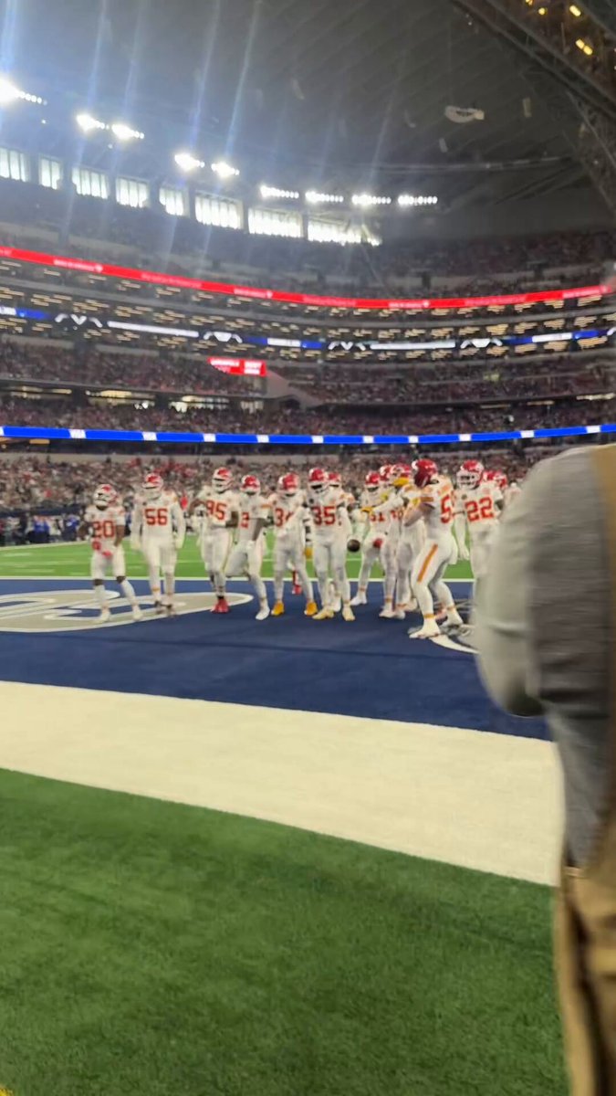 whole team got in on this one 🥳

#ForTheCelly | @BudLight 