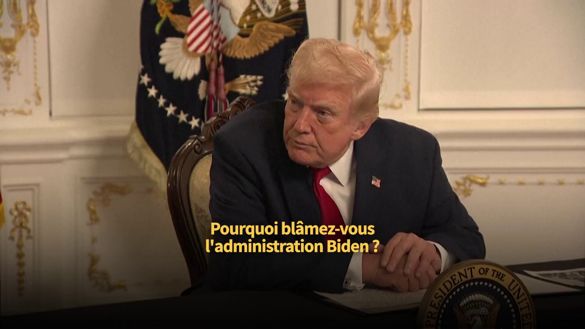 «Êtes-vous stupide?»: Donald Trump s'en prend à une journaliste en pleine conférence de presse ↓