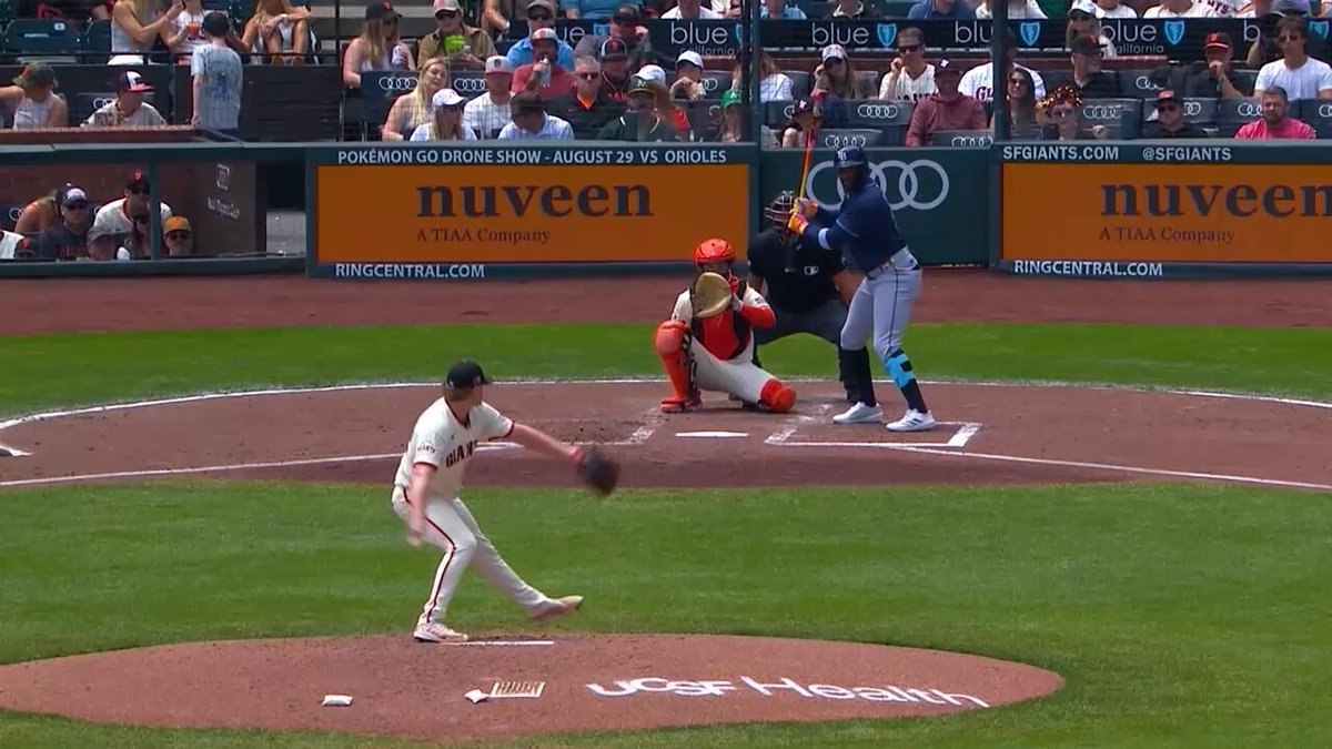 Top Plays of 2025: No. 34

Jung Hoo Lee hangs on to make the catch between his knees! 
