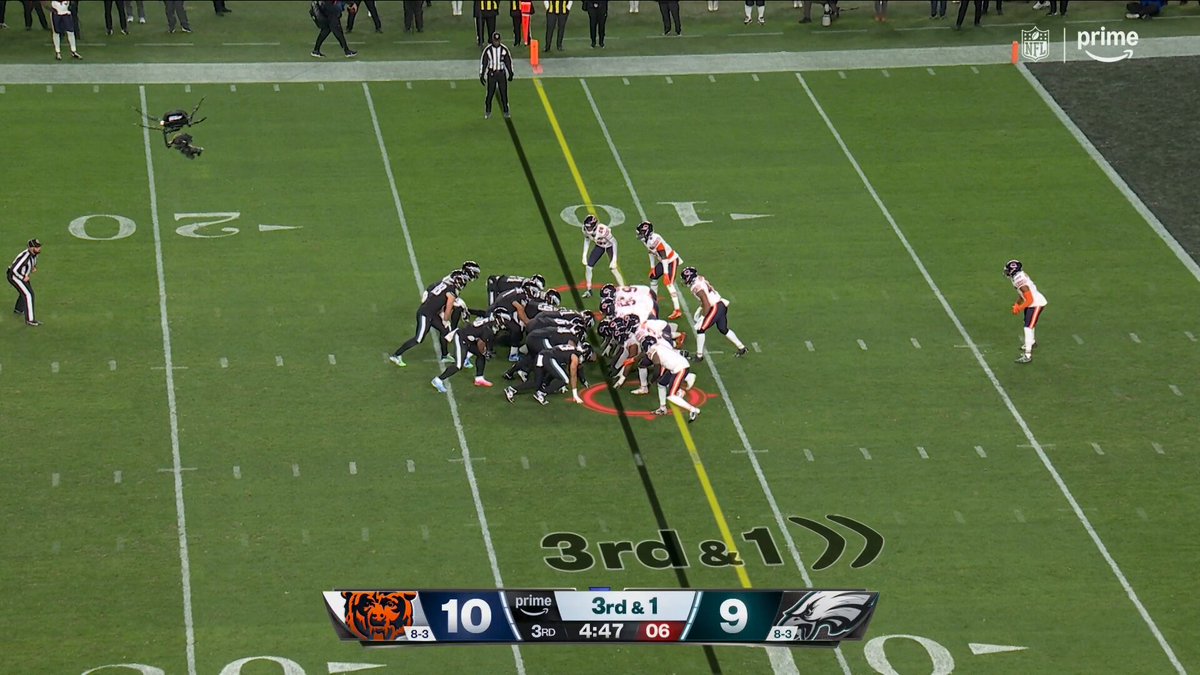 Bears recover the fumble on the tush push!

CHIvsPHI FREE on Prime Video
Also streaming on @NFLPlus 