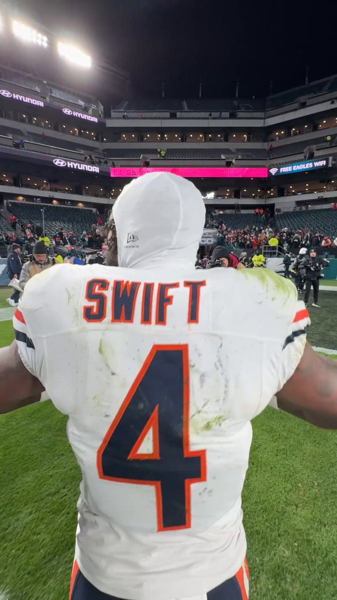 What a return for Philly native D'Andre Swift 👏

19 touches
138 total yards
TD 