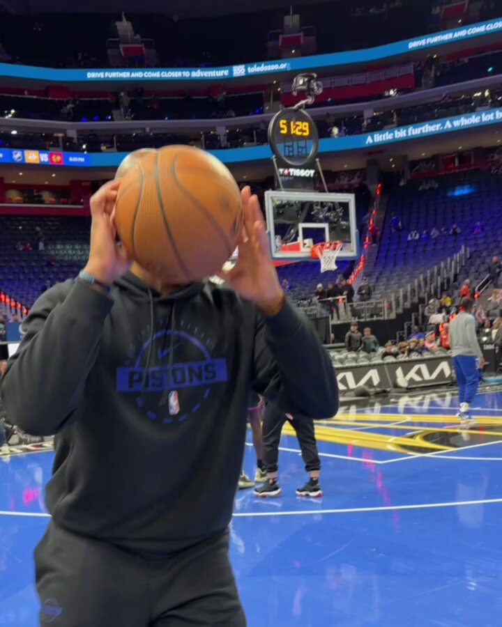 Fresh off a 42-point performance Wednesday in Boston, Cade Cunningham connecting from all over the court during his pregame warmup! 

? ORL-DET • East Group B
 Winner clinches East Group B
 NBA League Pass: