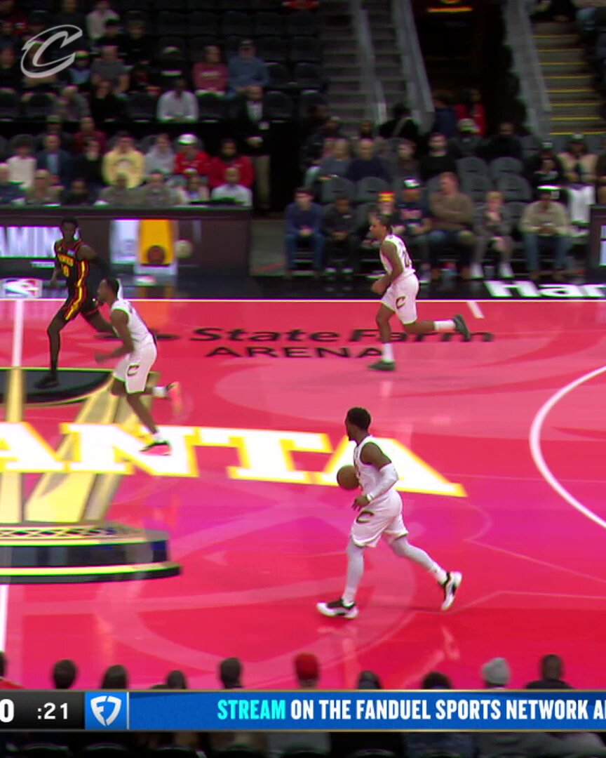 Straight to the hoop ➡️. 

@spidadmitchell | #LetEmKnow 