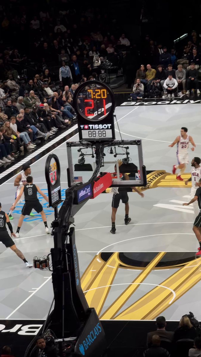 PG leads all scorers with 1️⃣4️⃣ pts! 