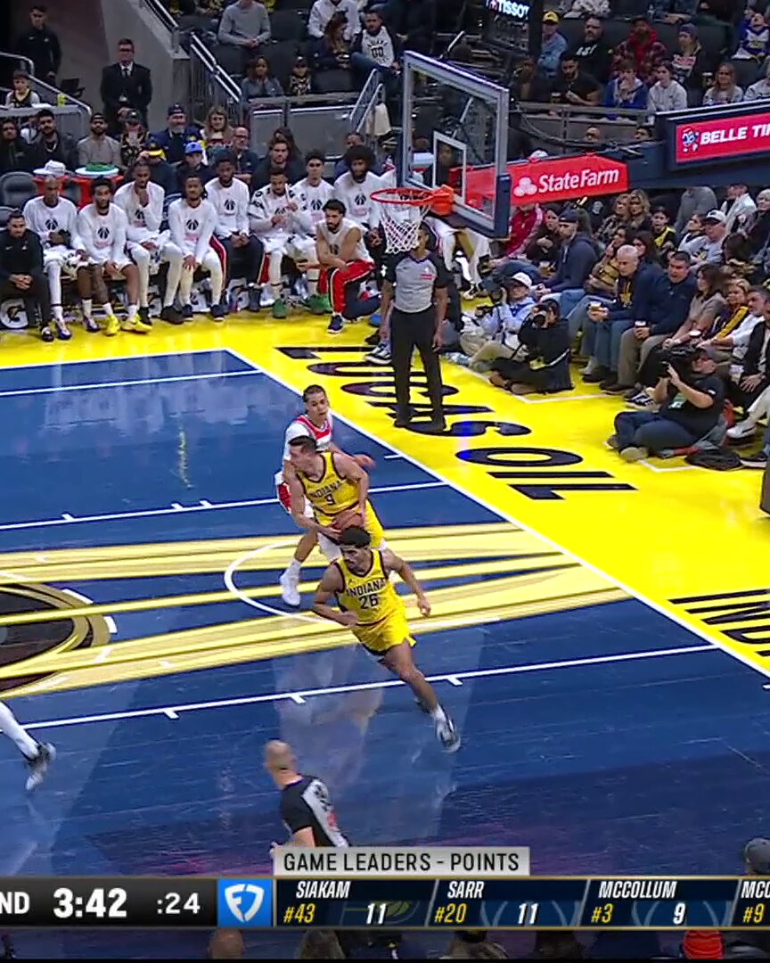 DIME ➡️ DUNK

T.J. McConnell goes fullcourt to Pascal Siakam who drops the hammer 🔨 