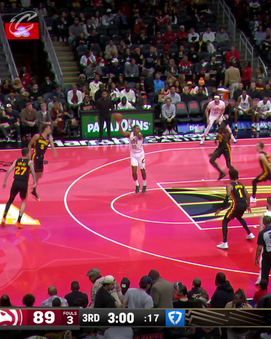 LONZO BALL FOR THREE! 🔥

@ZO2_ | #LetEmKnow 