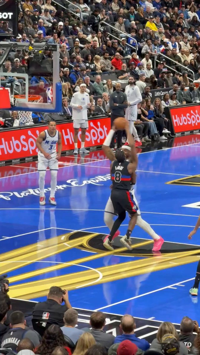 #DetroitBasketball getting after it in transition 