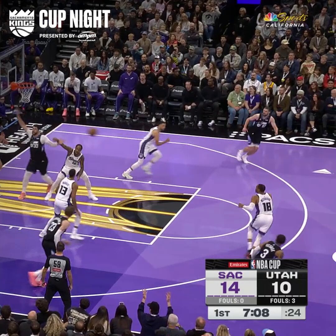 Zach gets 🆙  
  
Kings Cup Night presented by @ampm 