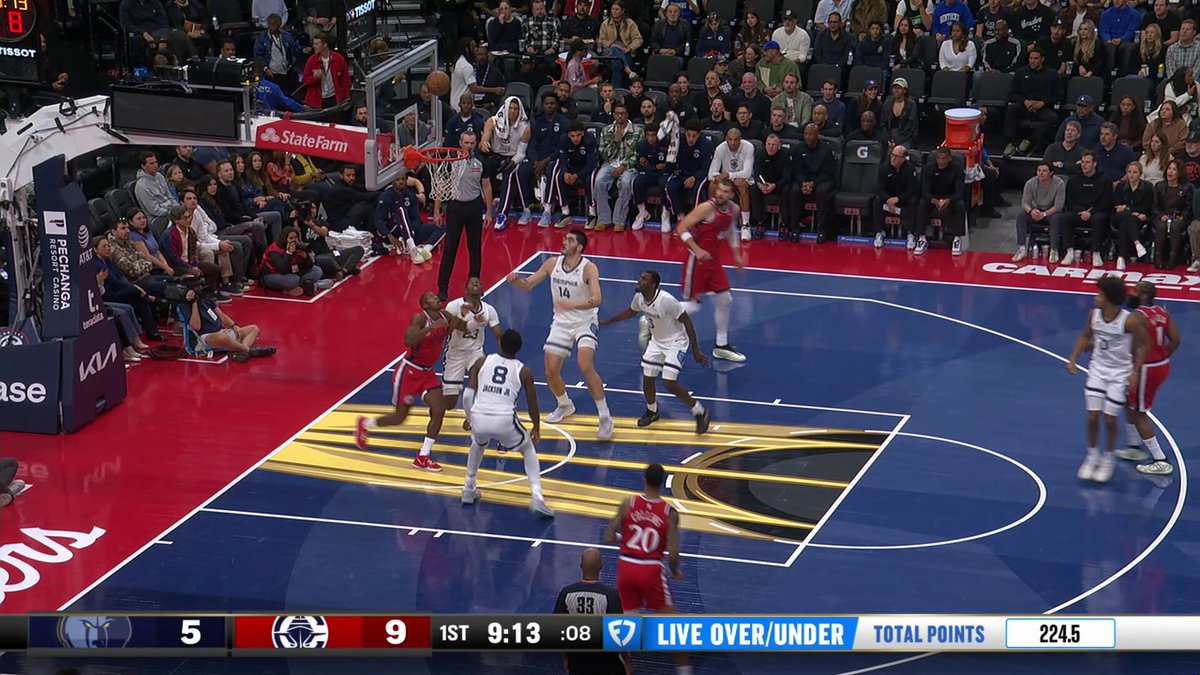 TUFFFFF play by Kris Dunn & John Collins 😤 