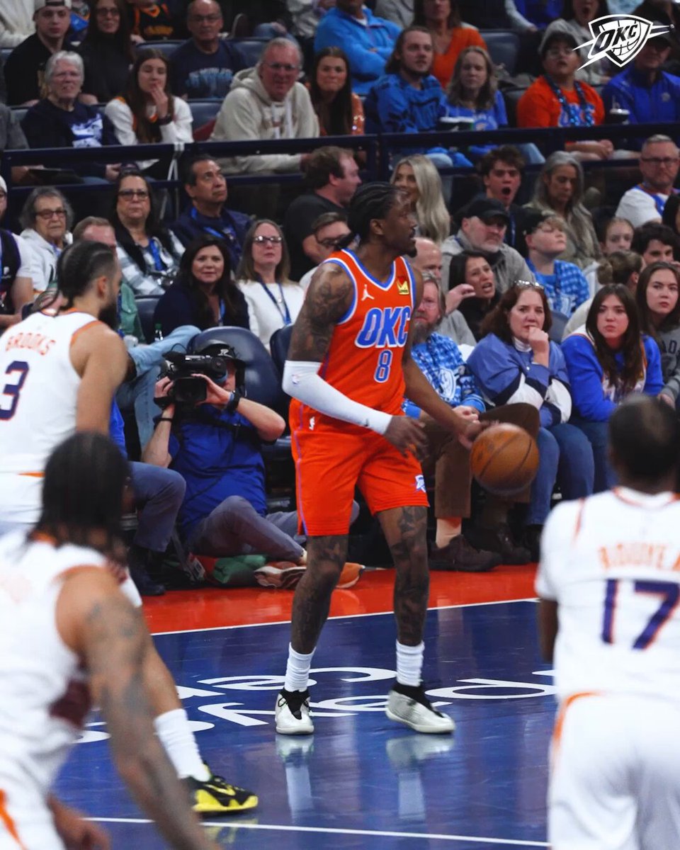 Weatherman @ChetHolmgren says it's raining in the 405 ☔️ 