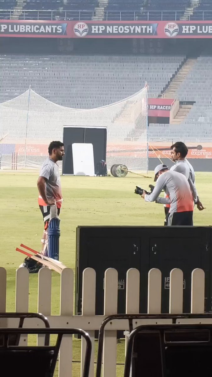 Rohit Sharma was seen giving Picture