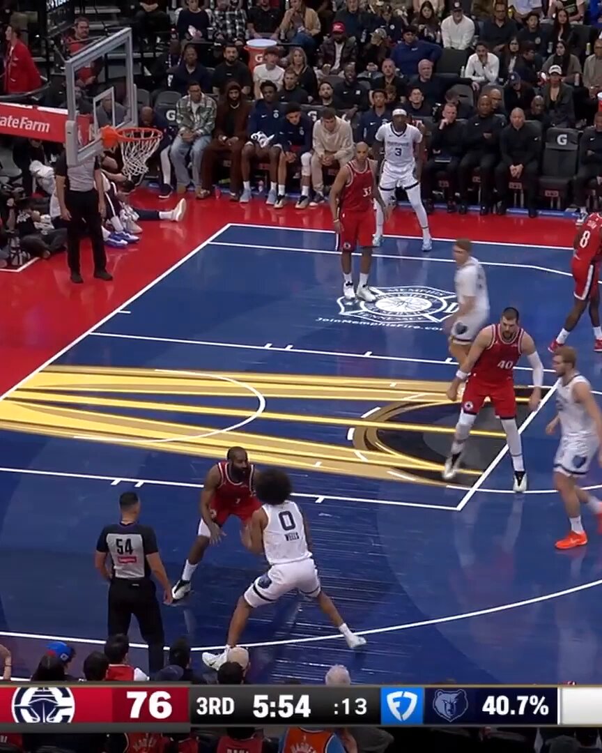 Up & Under 🤌 @jaylenwells 