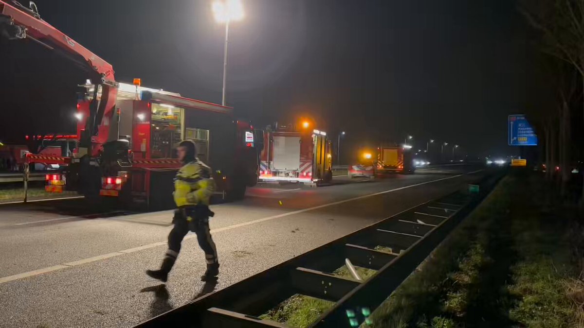 Pony bevrijd door brandweer in Middenmeer
