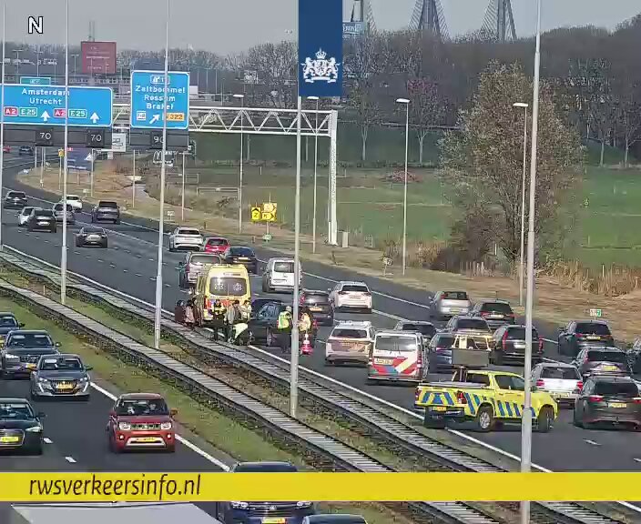 Ongeluk op A2 bij Zaltbommel met twee auto's