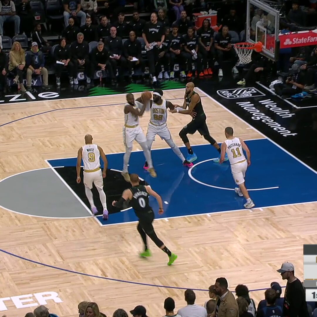 Jaylen Brown DOMINATED in the 1H for Boston!

27 PTS 
5 REB
5 AST
11-18 FGM
4-7 3PM

He's the FIRST player this season to tally 25+ PTS, 5+ REB and 5+ AST in the 1H!

Boston leads at halftime: