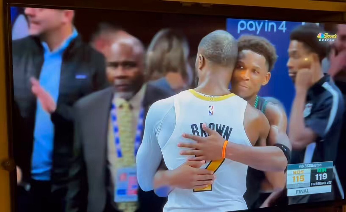 Georgia guys Jaylen Brown and Anthony Edwards chat after the game

Also, I think Rudy Gobert was clowning Brown for his hair debacle 😭 