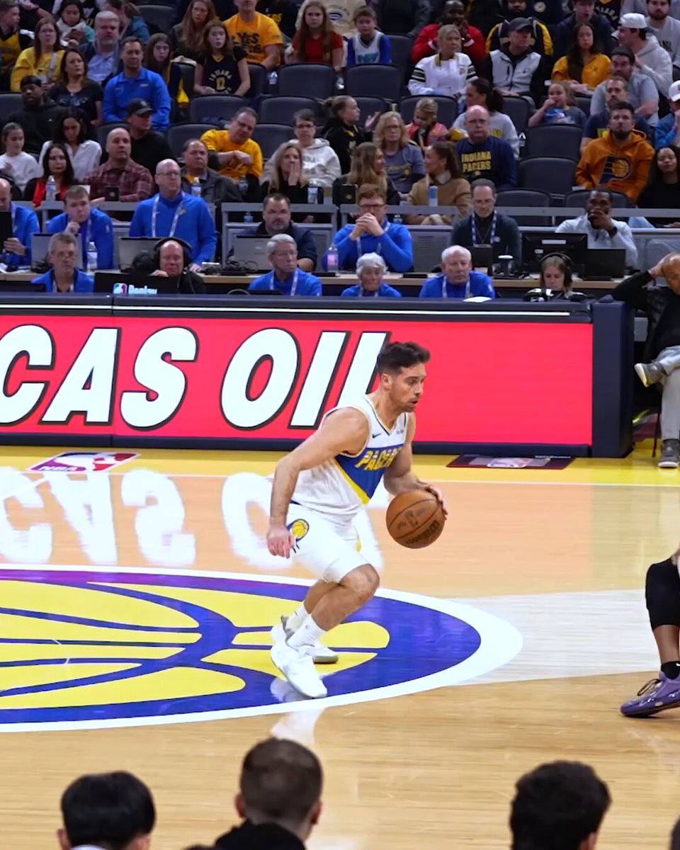 insane pass from T.J. McConnell 🪙  