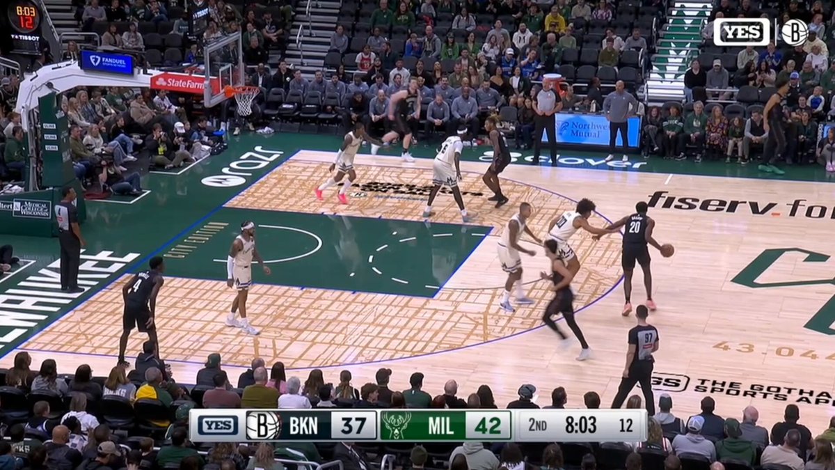 Danny Wolf drives and slams plus the foul. The rookie has 15 points on 5/7 shooting from the field and 4/4 from three in the first half. 