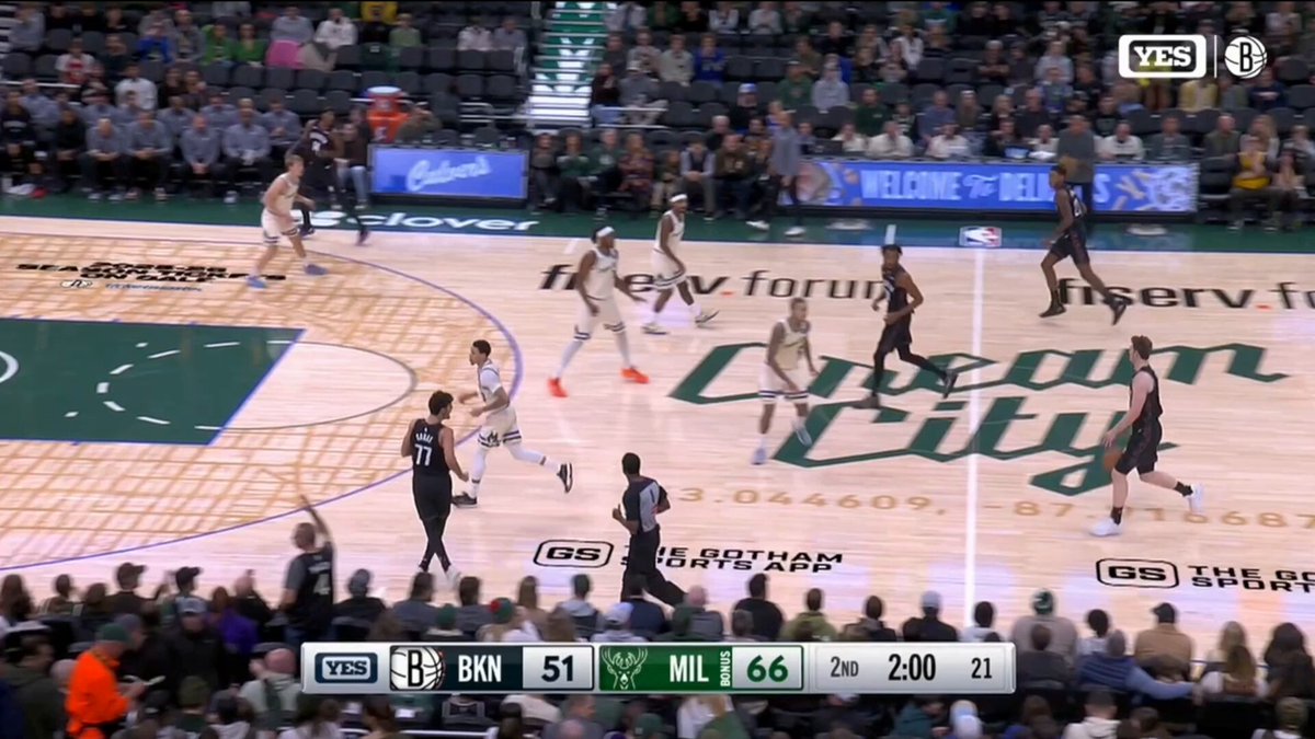 Danny Wolf handles in the pick-and-roll and takes Myles Turner to the rack. That's 17 points on 6/9 shooting in the first half for the rookie. 