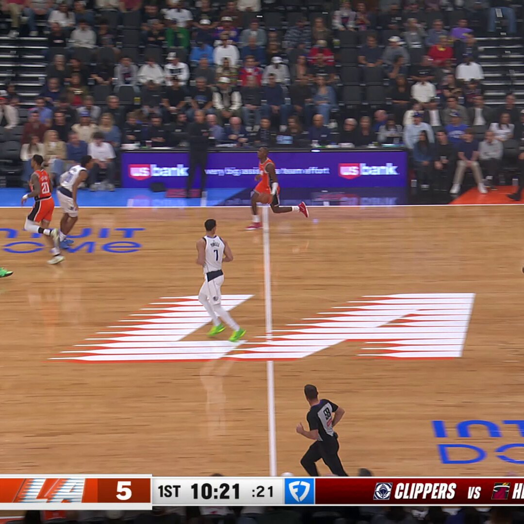 a lil' lob from Kris ↗️ John 