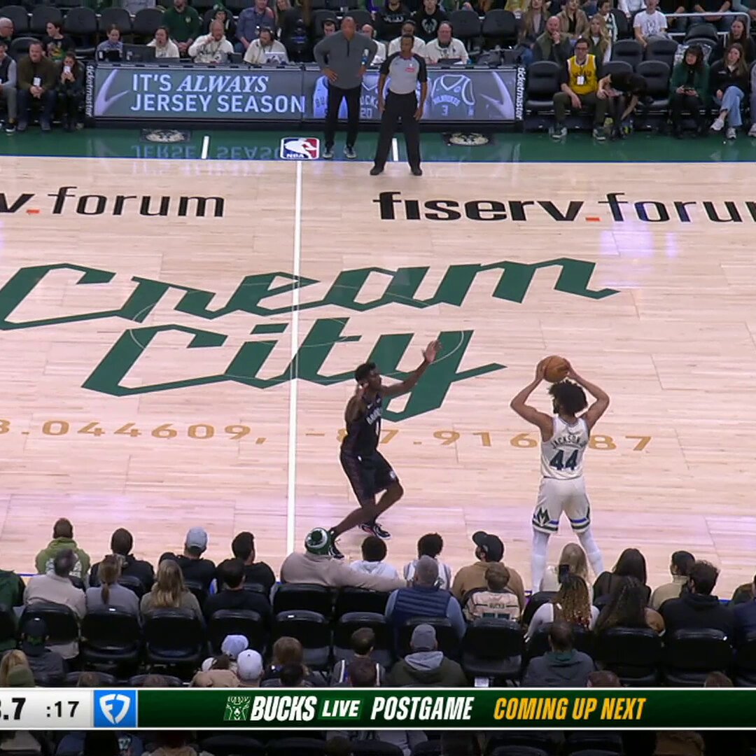 Thanasis Antetokounmpo puts the exclamation point on Milwaukee's W!

Giannis' reaction? SIMPLY AMAZING