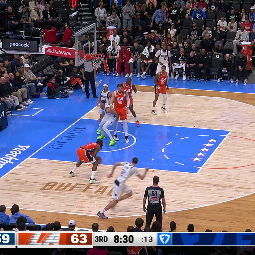 Can't stop, won't stop Kawhi Leonard 🖐️ 