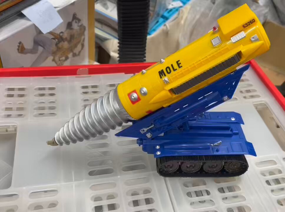 ギミックがおもしろいラジコンのジェットモグラ、今から出します