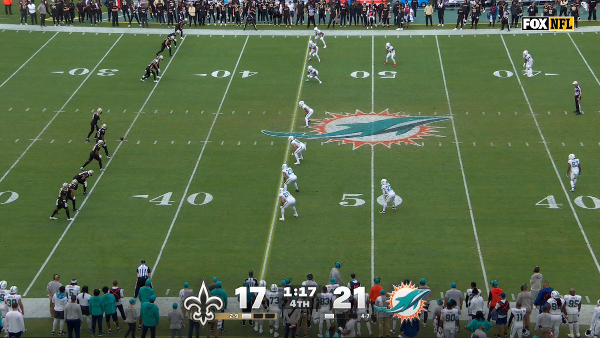 CHARLIE SMYTH CONVERTS THE ONSIDE KICK! 🇮🇪

Vele with the recovery

📺: FOX | @NFLUKIRE 