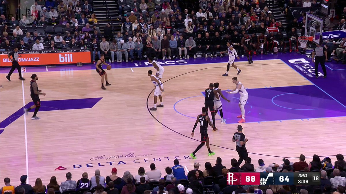 Aaron knocking down trey number 3️⃣ 