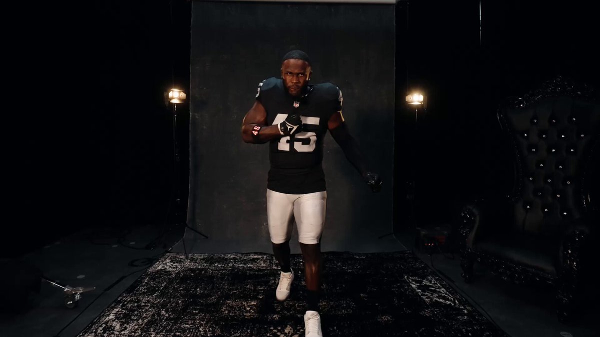 Great White with the BIG stop 🦈 #LVvsLAC 