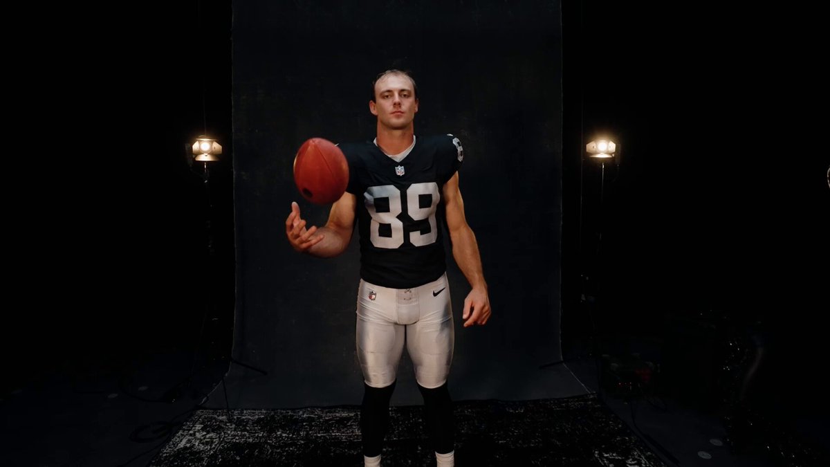 Get the rock to Brock 👏 #LVvsLAC

#ProBowlVote + @brockbowers17 