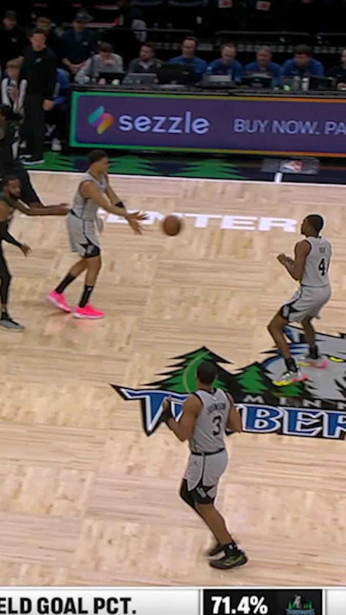 De’Aaron is COOKING early! 19 at the half 😮‍💨

📺 @FanDuelSN_SW 