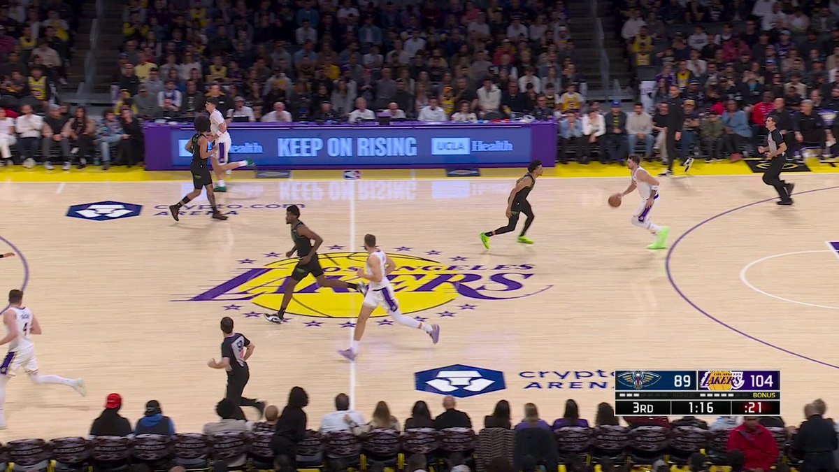 LUKA 4-POINT PLAY FOR 30! 

That's 6 straight games with 30+ for Dončic 🔥 