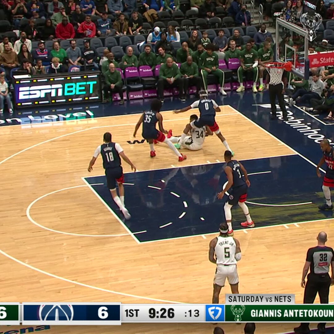 MT's locked in from long range with a pair of early triples. 🎯 