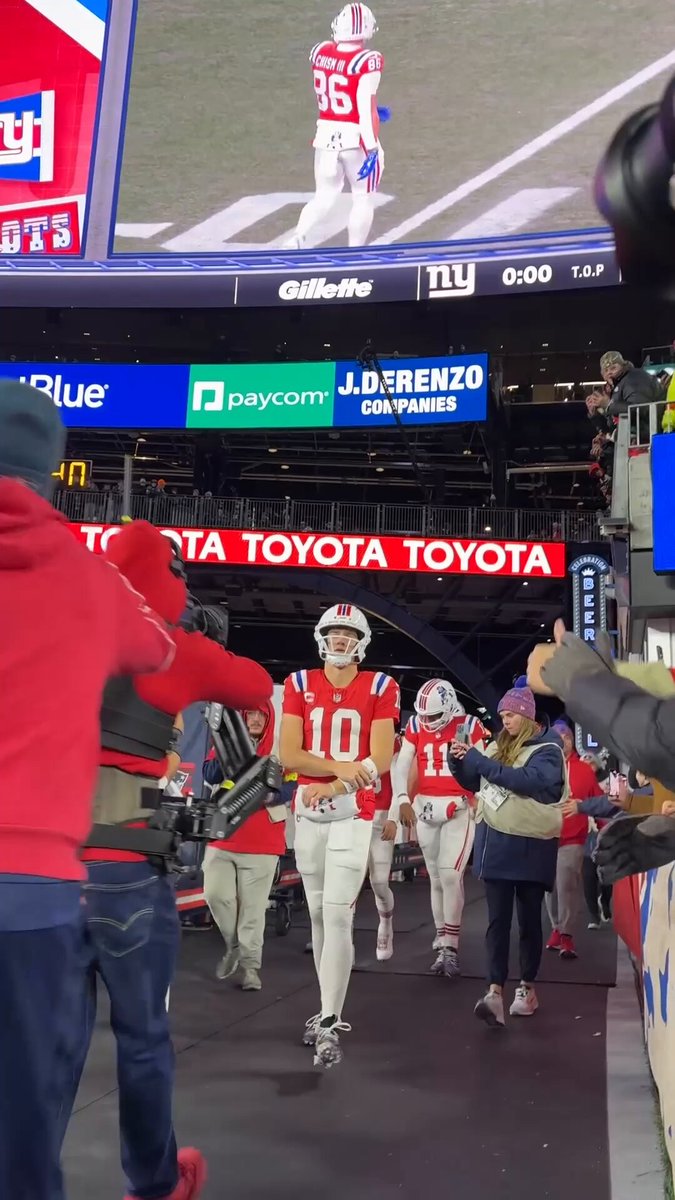 How many TDs for Drake "Drake Maye" Maye tonight? 🔮

(via @NFL)
