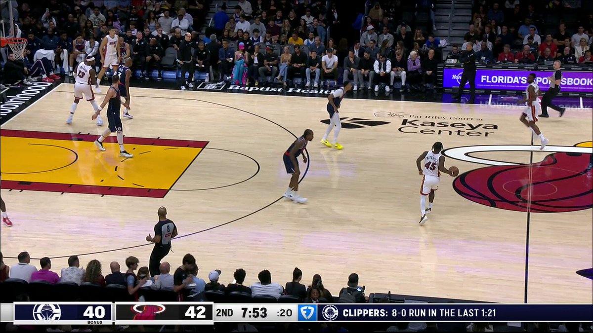 Kawhi Leonard with the steal and lay!

11 points in 13 minutes 👏 