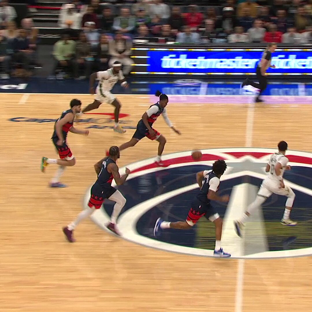Another Cam Whitmore BIG-TIME jam 

15 pts on 7-10 fgm off the bench for Washington!

Watch here: