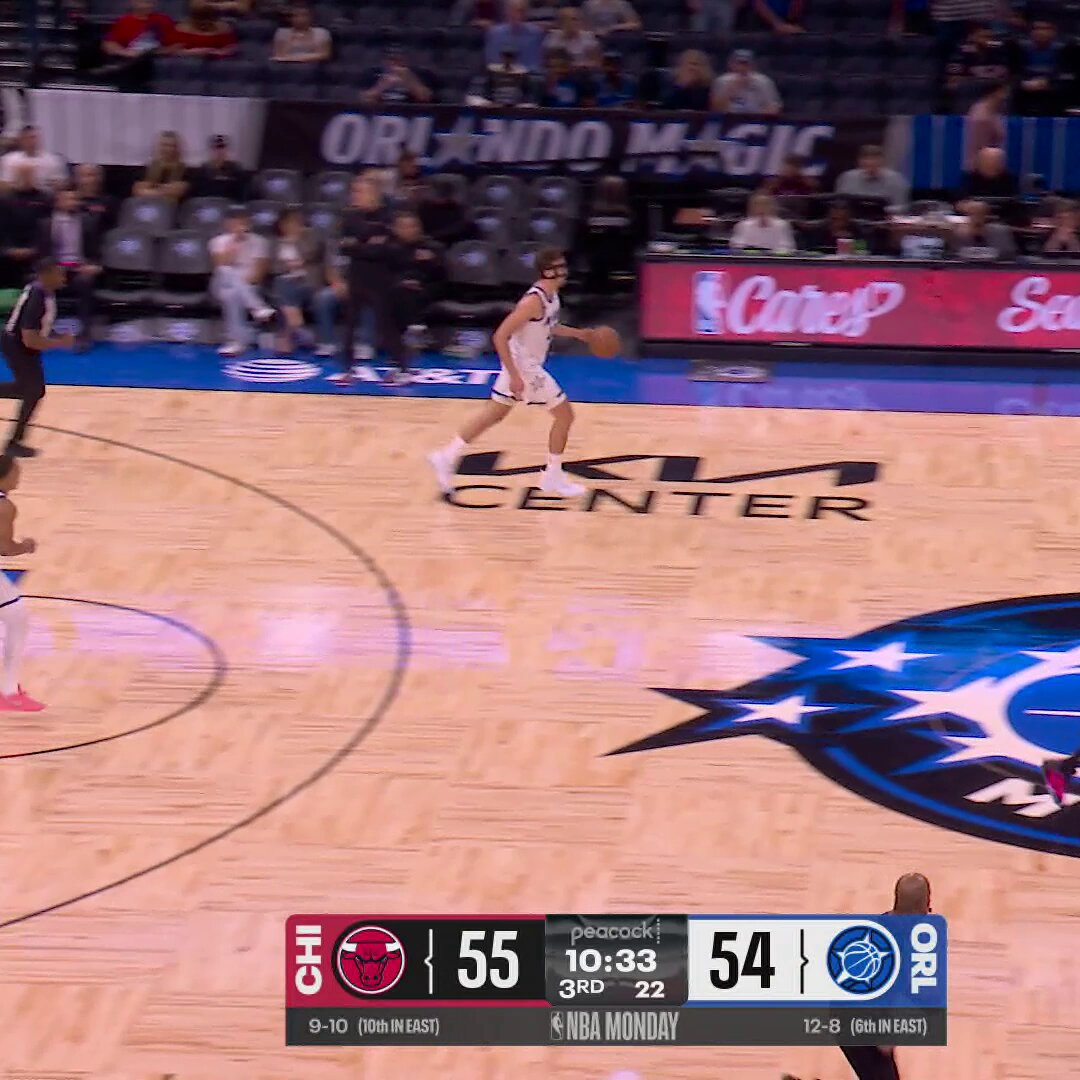Okay, Matas Buzelis 

Secures the steal, shows off the nice handles &amp; finds Julian Phillips for the alley-oop!

CHI leads on Peacock: