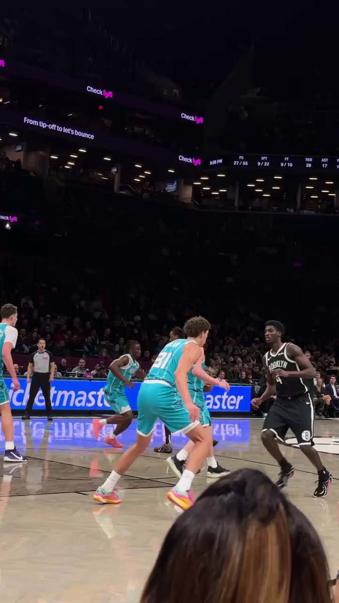 Mike stays hot from deep ♨️

24 points with 6 triples 🎯 