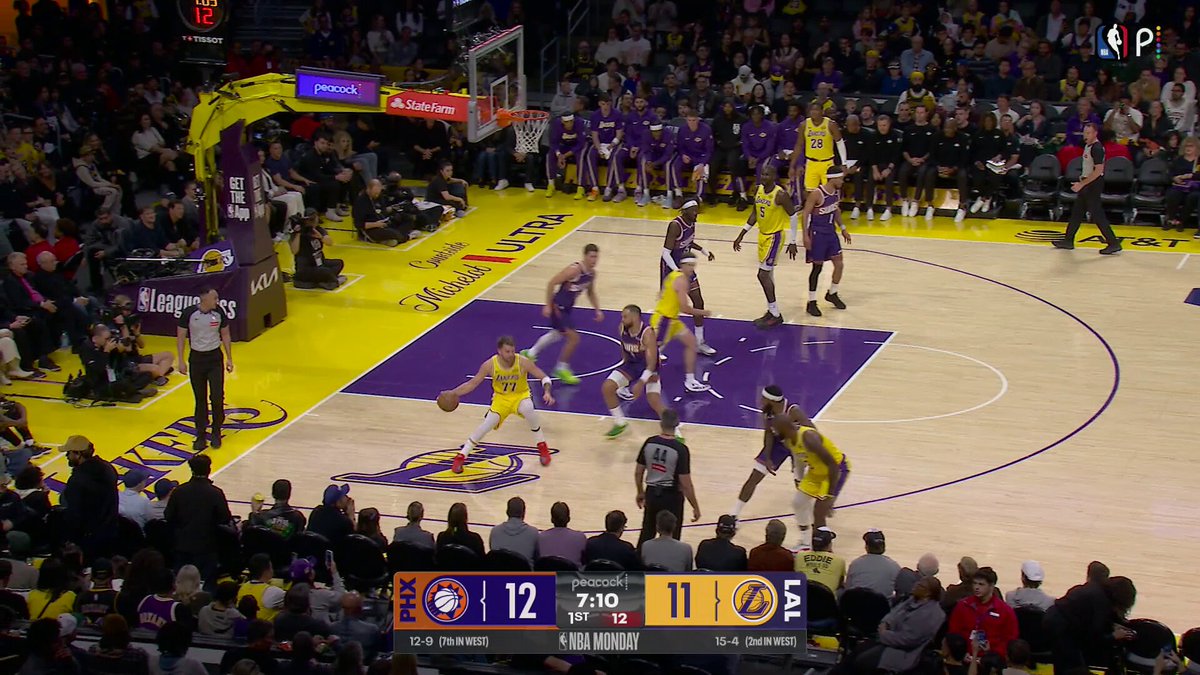 Luka Dončić connects on the turnaround jumper!

He's got 6 of LAL's first 15 points 🔥 
