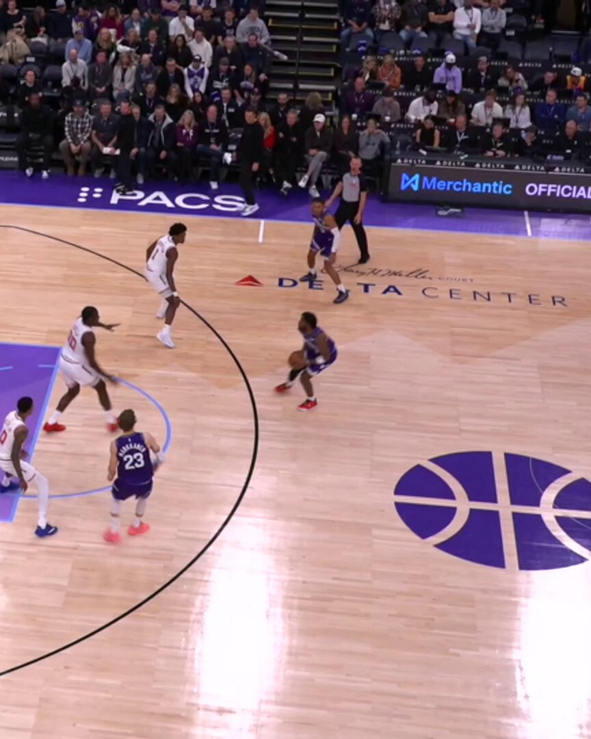 a quick flip from the corner

and the bench is loving it 😏 