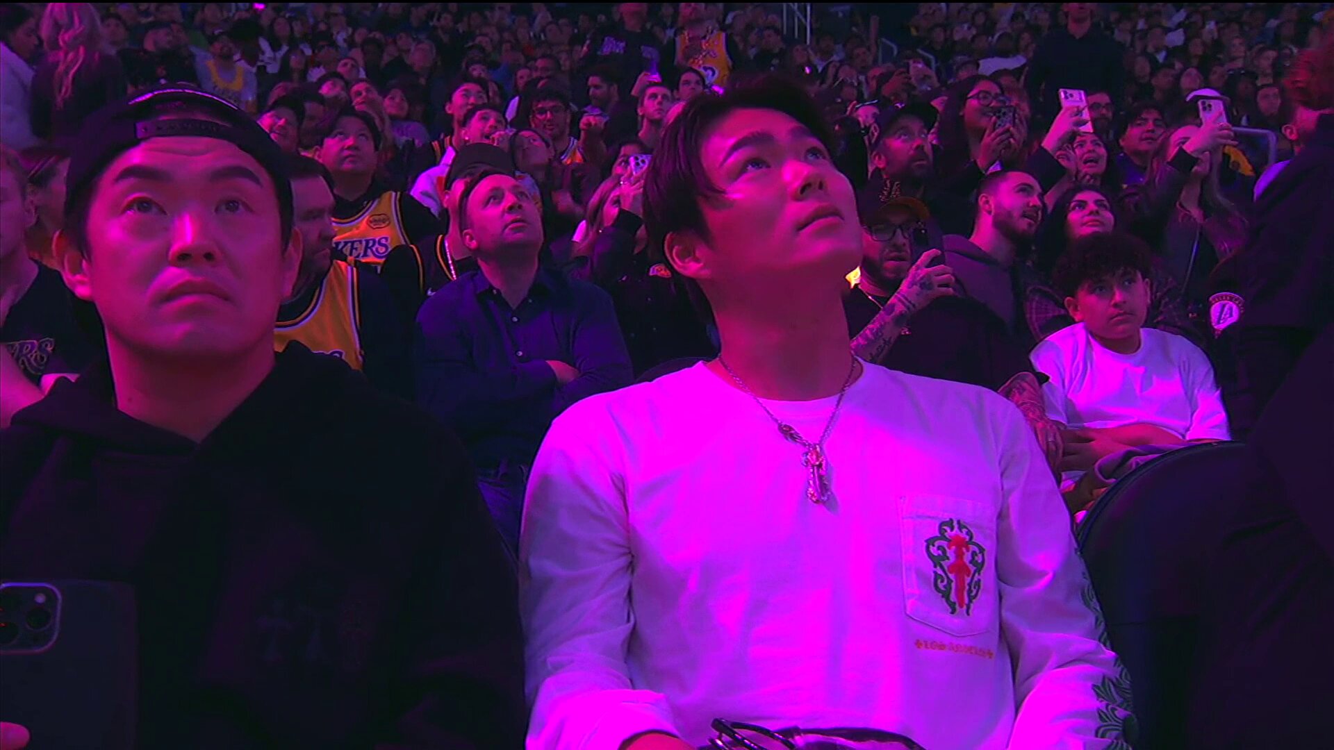 2025 World Series MVP Yoshinobu Yamamoto is in attendance for Suns/Lakers